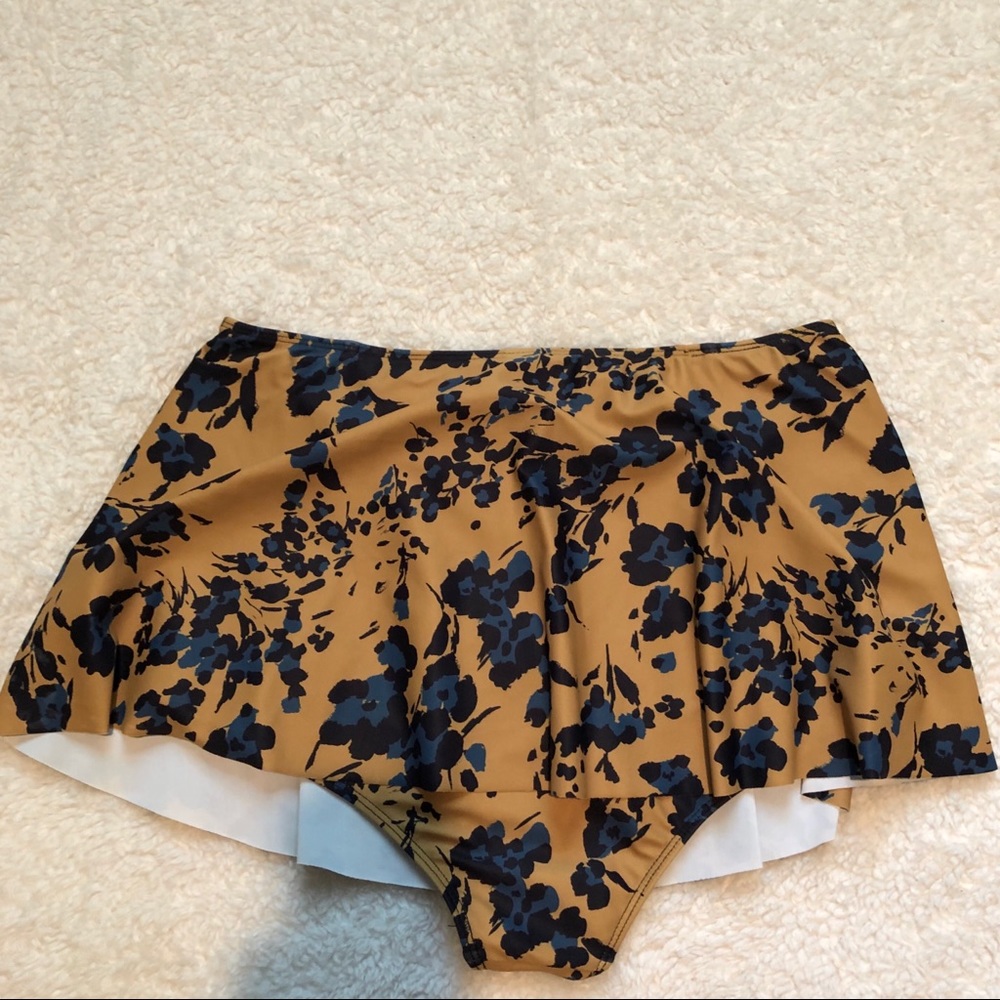 Kortni Jeane short skirt